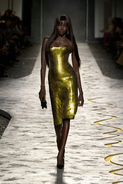 Look 28
